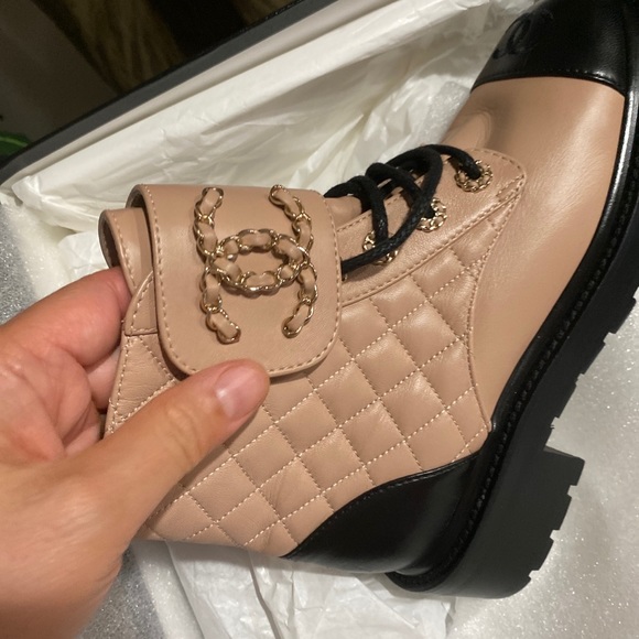 100% Auth NIB 2020 Chanel Interlocking CC Combat Boots 2 Tone 36.5 EUR sz US 6.5 - Picture 4 of 6